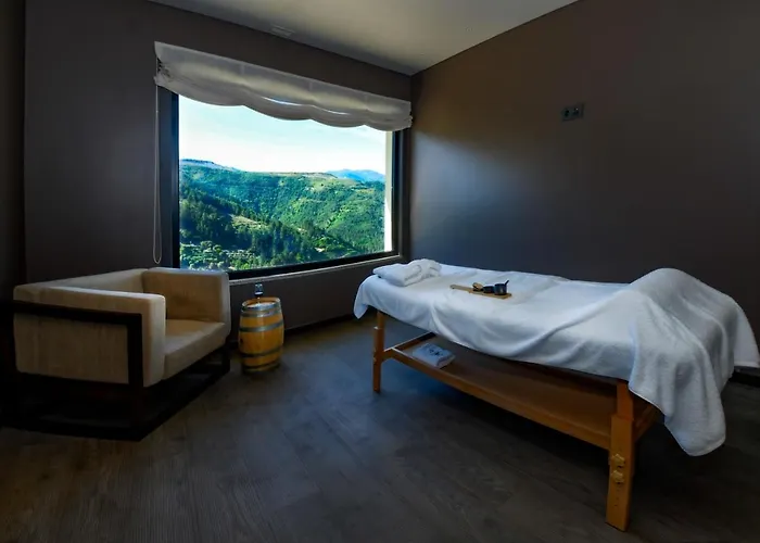 Mw Douro Wine & Santa Marta de Penaguiao